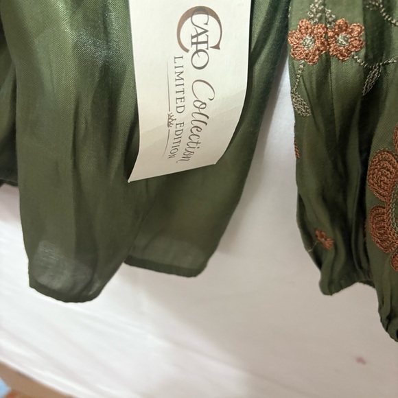 NWT Olive green embroidered boho blouse made of 100% rayon - Picture 7 of 12